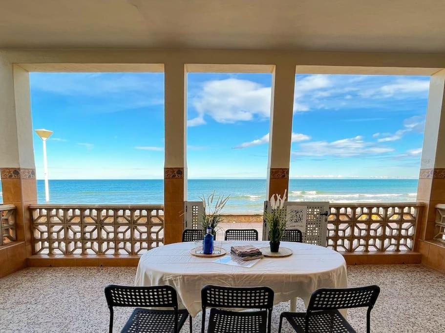 Beachfront House Пилес Экстерьер фото