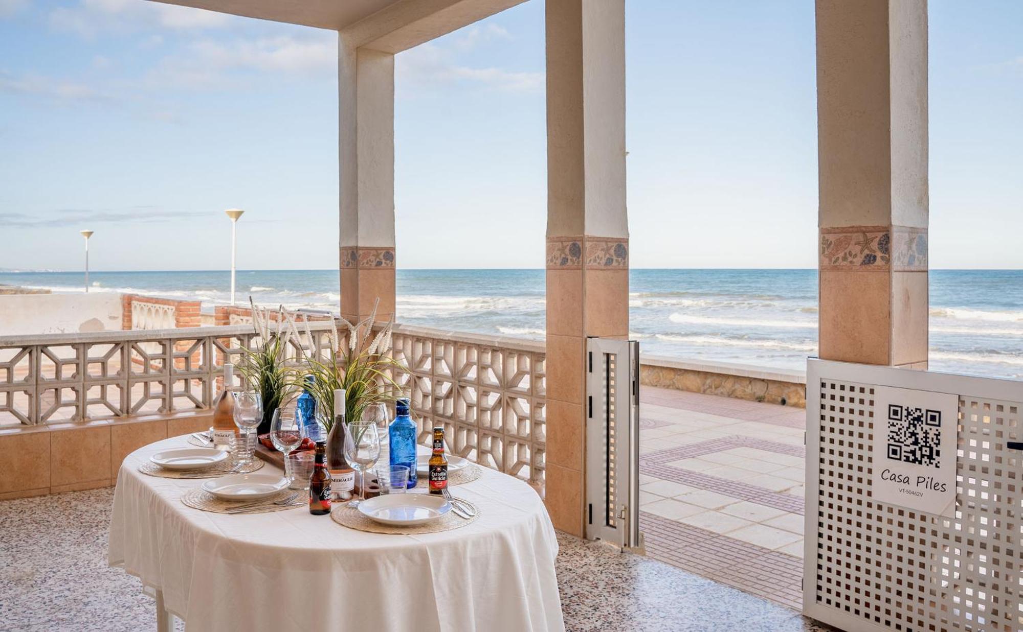 Beachfront House Пилес Экстерьер фото